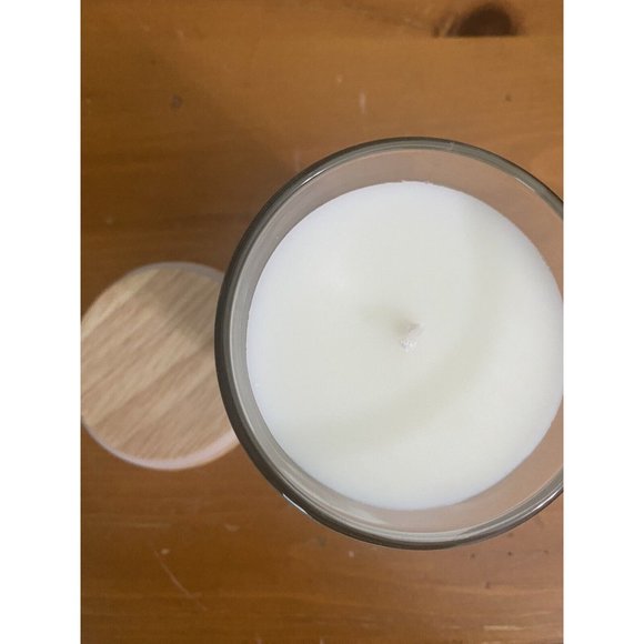 Chesapeake Bay BLACK SESAME 8.8 oz Candle Natural Essential Oils New - Picture 2 of 3